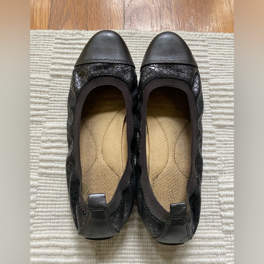 Geos leather snake skin silver ballet flats 6.5